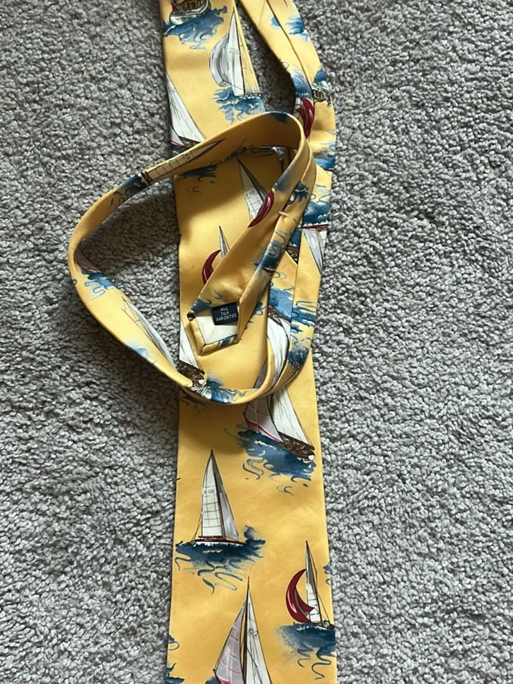 vintage 417 by Van Heusen yellow silk necktie